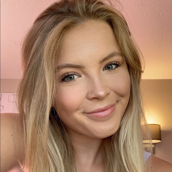 Meet your Posher, Gabby - Picture 1 of 1